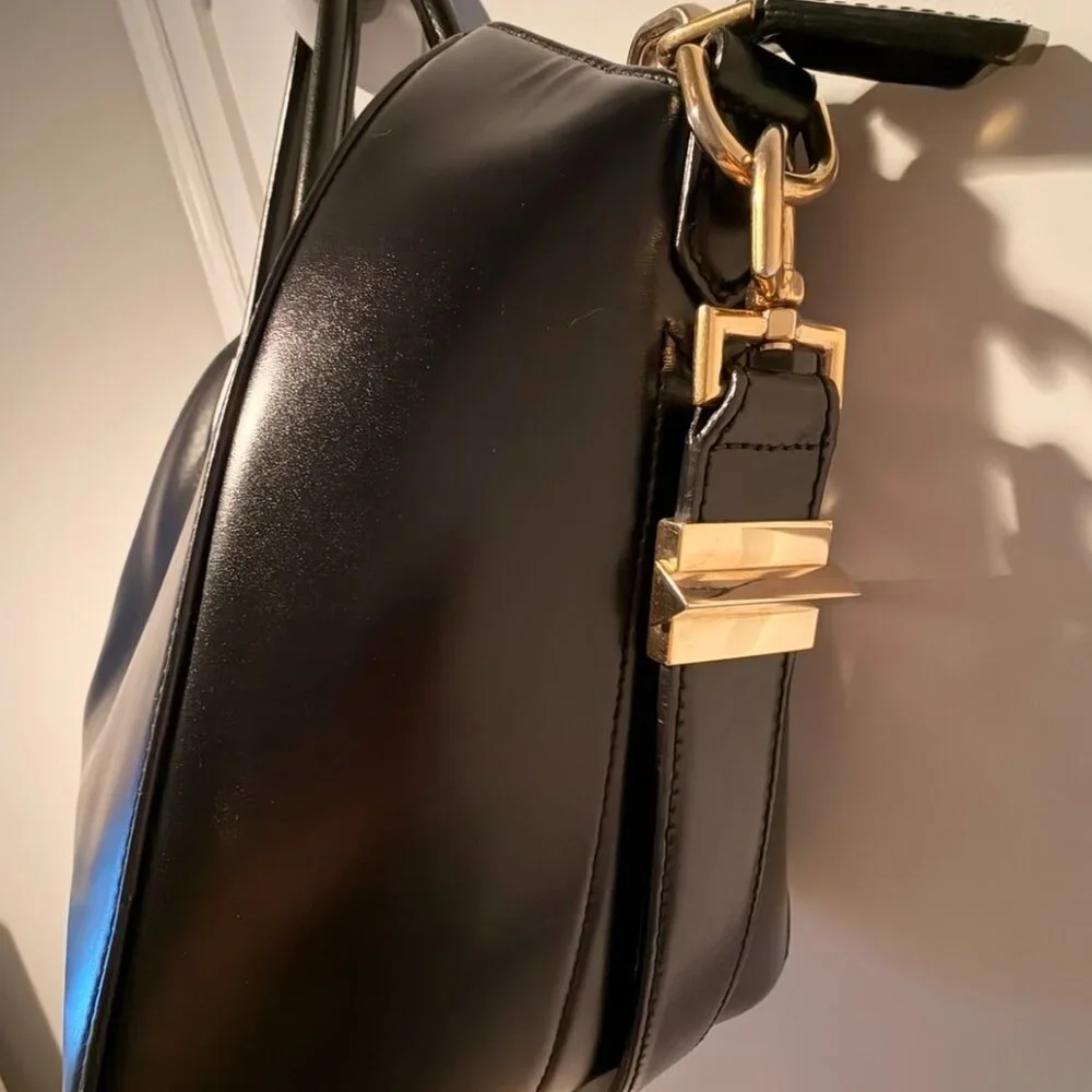 100% Authentic Antigona Medium Bag-Black with Gold Hardware - Picture 3 of 9